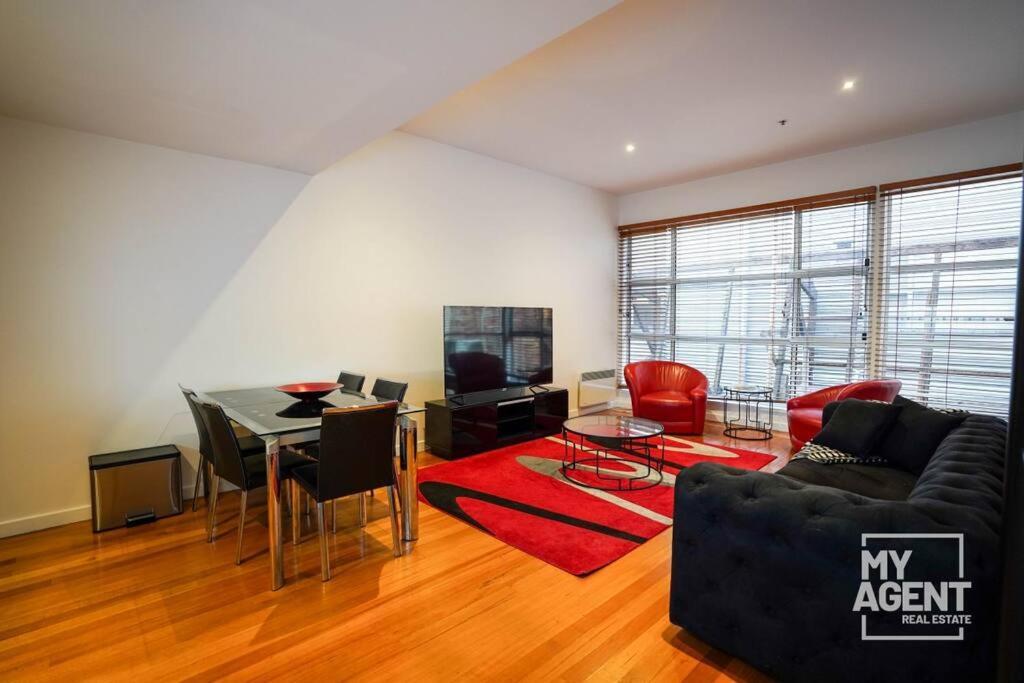 Tri-level Townhouse In Prime North Holiday home Melbourne