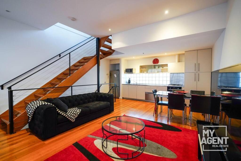 Tri-level Townhouse In Prime North Holiday home *