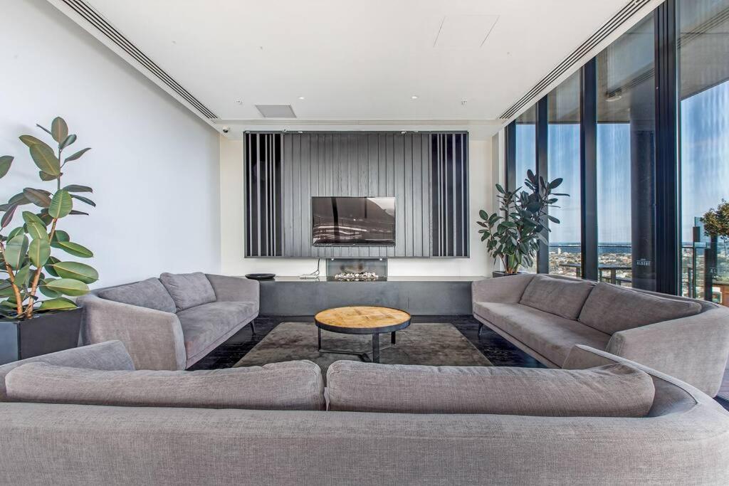 Premium Park Grand Prix By Ready Set Host Apartment