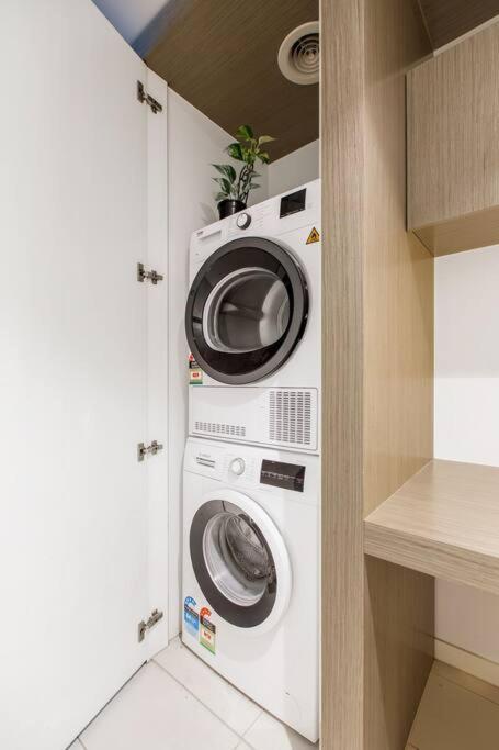 Apartment Premium Park Grand Prix By Ready Set Host *