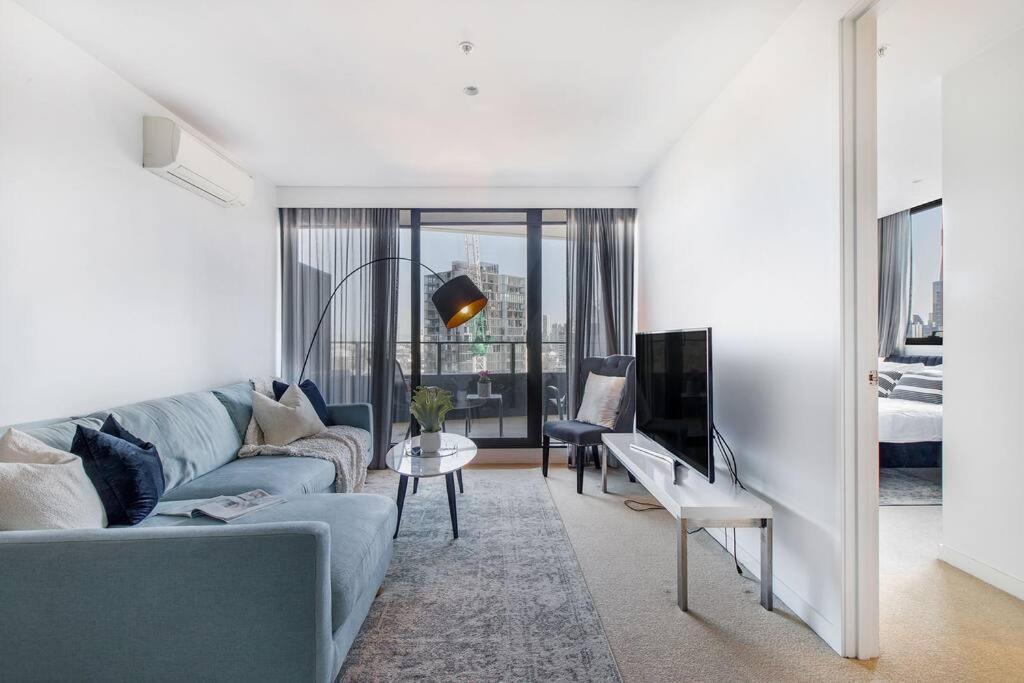 Apartment Premium Park Grand Prix By Ready Set Host