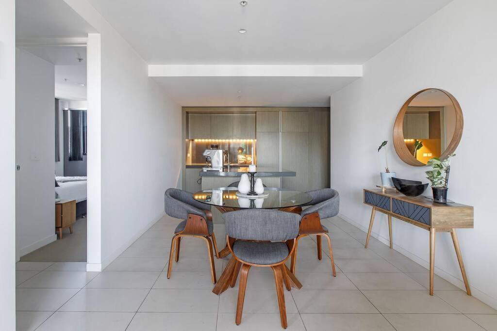 Premium Park Grand Prix By Ready Set Host Apartment