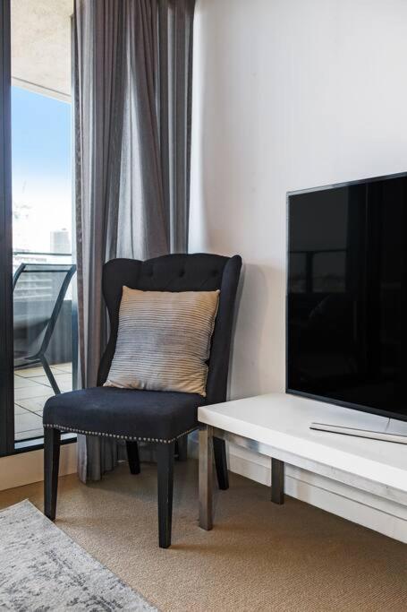 Apartment Premium Park Grand Prix By Ready Set Host