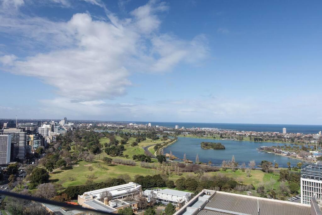 Premium Park Grand Prix By Ready Set Host Apartment