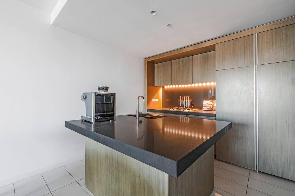 Premium Park Grand Prix By Ready Set Host Apartment *