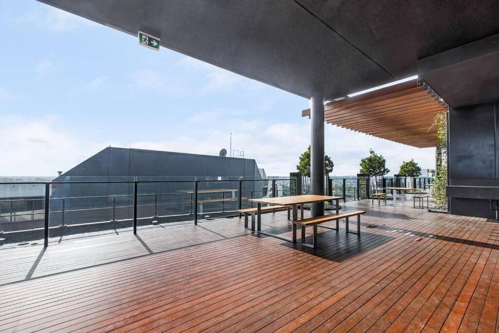 Apartment Premium Park Grand Prix By Ready Set Host Melbourne