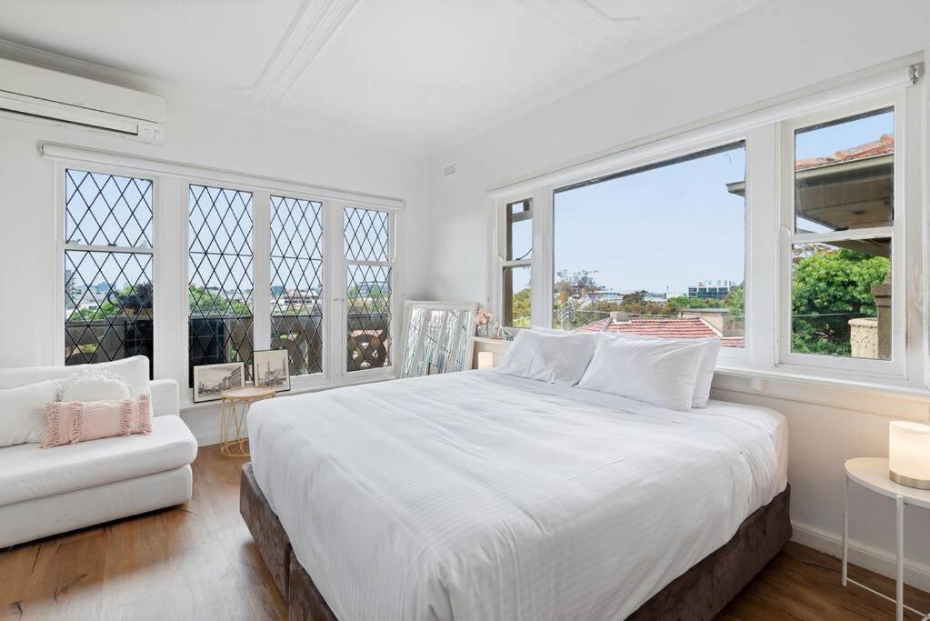 Large 1 Bdrm Light Filled With Views, South Yarra * Melbourne