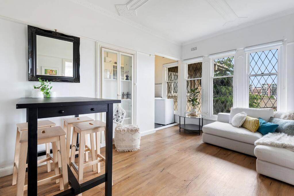 Apartment Large 1 Bdrm Light Filled With Views, South Yarra Melbourne