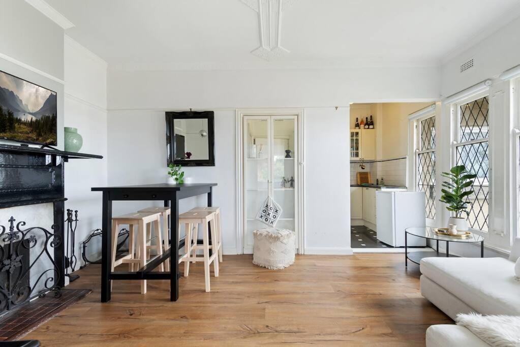 Apartment Large 1 Bdrm Light Filled With Views, South Yarra Melbourne