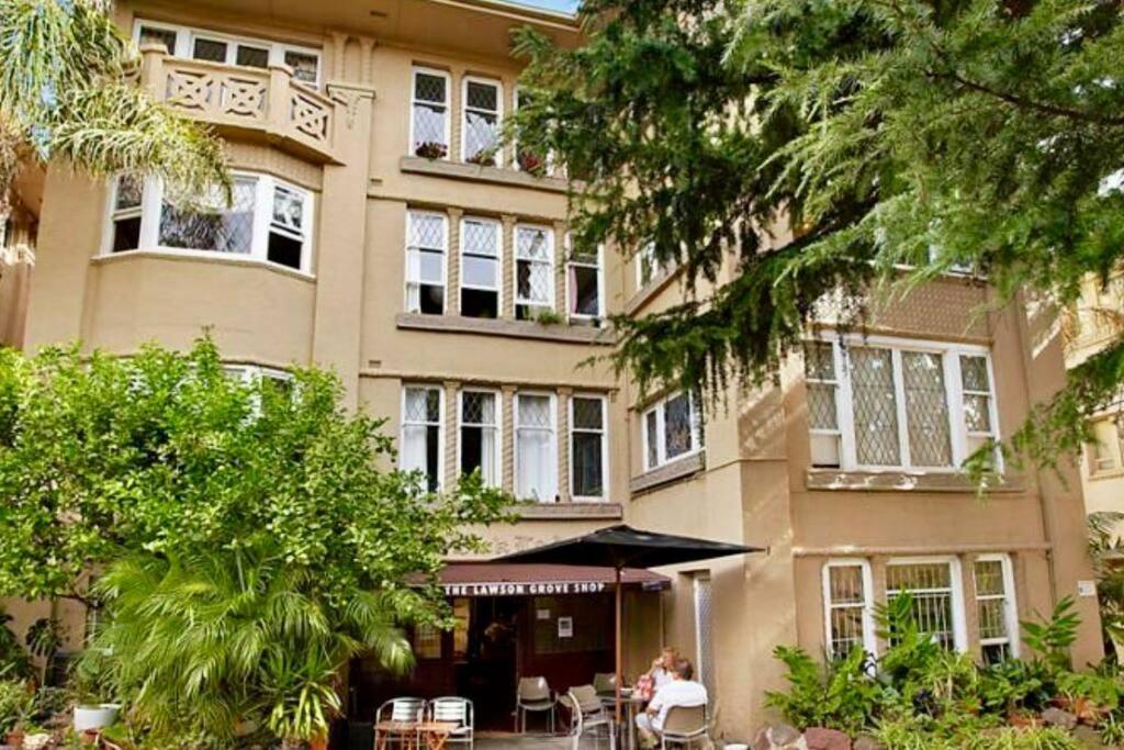Large 1 Bdrm Light Filled With Views, South Yarra Melbourne