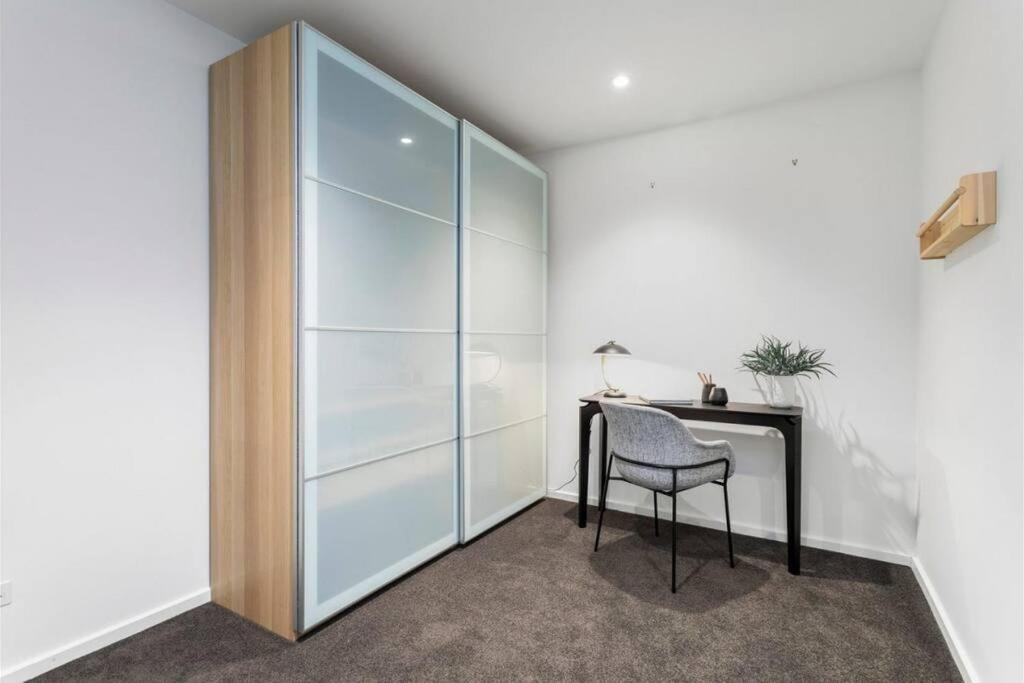 Apartment Comfort And Charm On Little Lonsdale