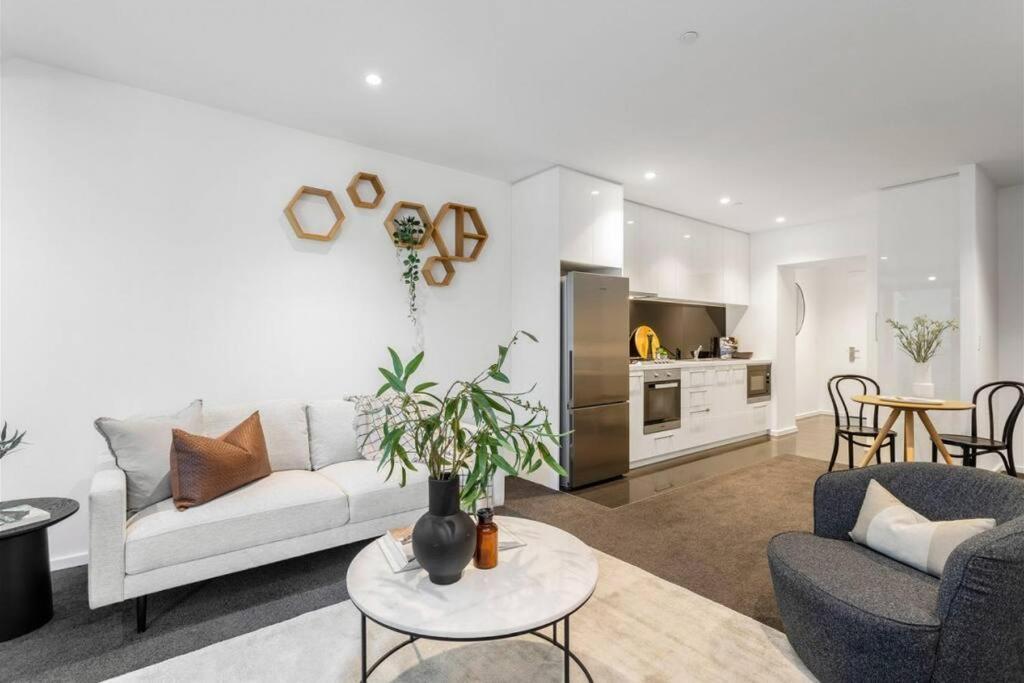 Apartment Comfort And Charm On Little Lonsdale *