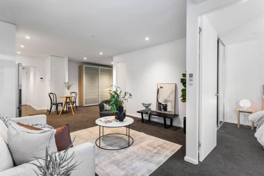 Comfort And Charm On Little Lonsdale *