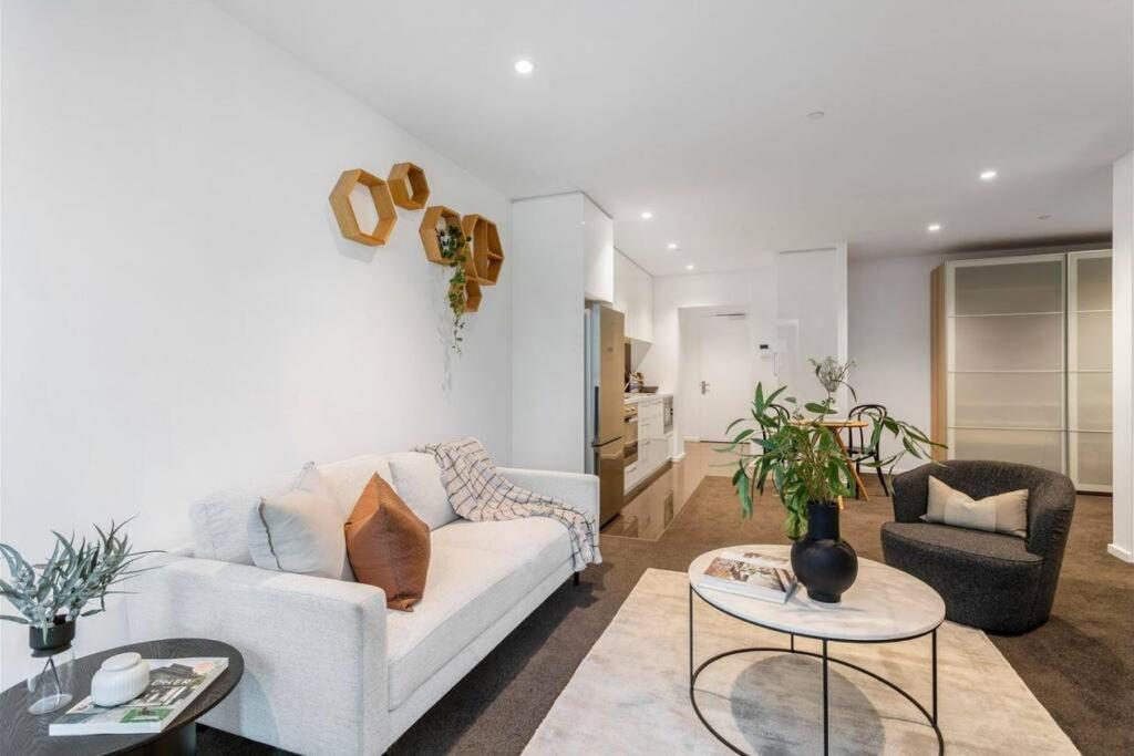 Apartment Comfort And Charm On Little Lonsdale *