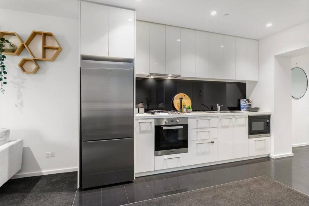 Comfort And Charm On Little Lonsdale * Melbourne