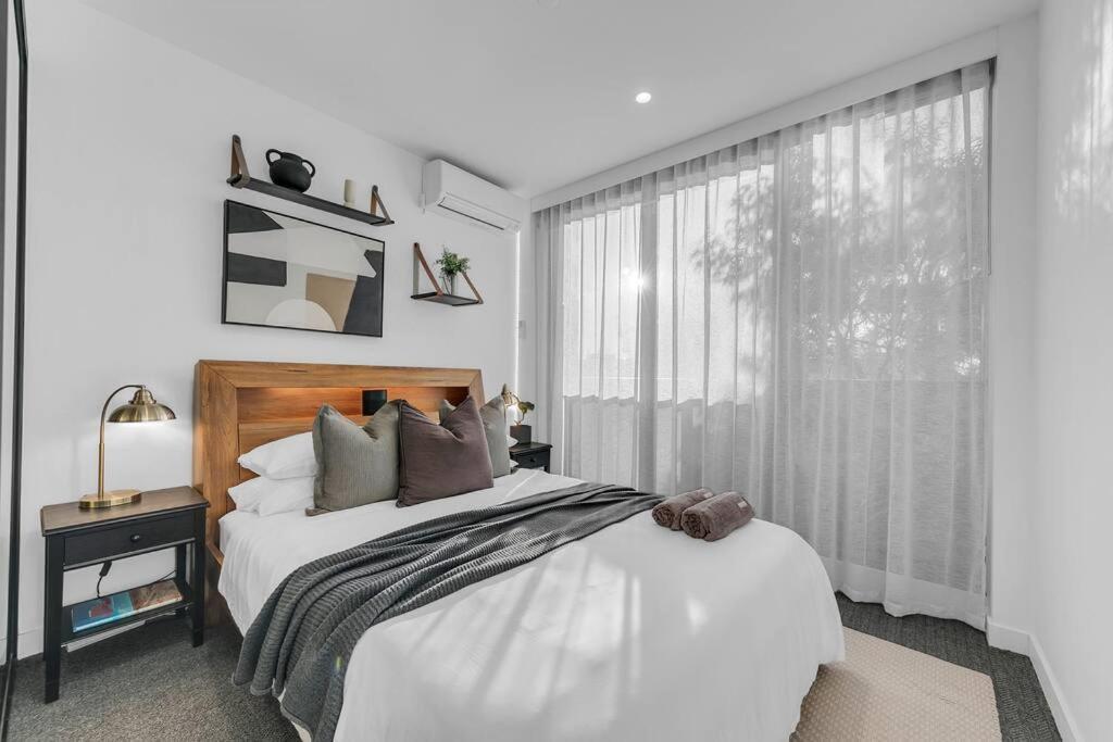 Sol Docklands - Unique 3 Bedroom Loft, Infinity Pool, Gym, Free Parking And Free Trams Melbourne