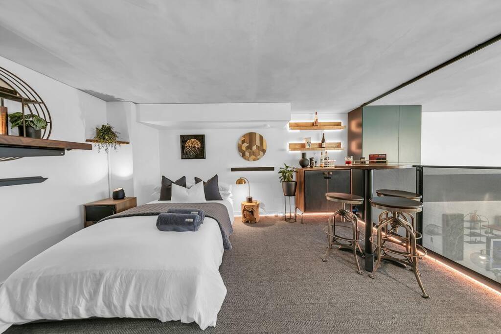 Apartment Sol Docklands - Unique 3 Bedroom Loft, Infinity Pool, Gym, Free Parking And Free Trams Melbourne