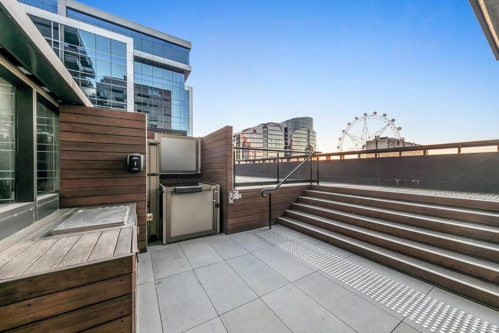 Sol Docklands - Unique 3 Bedroom Loft, Infinity Pool, Gym, Free Parking And Free Trams Apartment