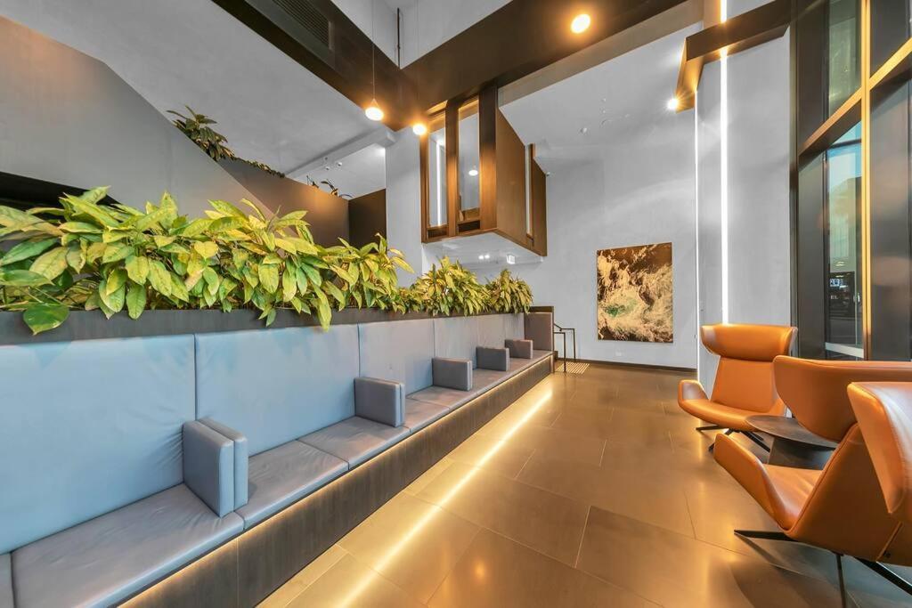 Sol Docklands - Unique 3 Bedroom Loft, Infinity Pool, Gym, Free Parking And Free Trams