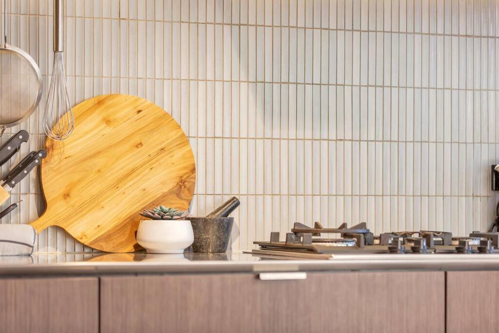 Sol Docklands - Unique 3 Bedroom Loft, Infinity Pool, Gym, Free Parking And Free Trams * Melbourne