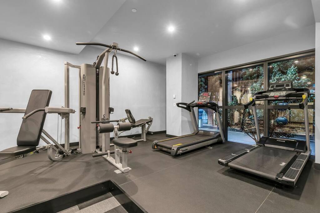 Sol Docklands - Unique 3 Bedroom Loft, Infinity Pool, Gym, Free Parking And Free Trams Apartment *