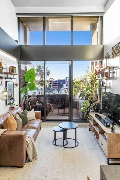Apartment Sol Docklands - Unique 3 Bedroom Loft, Infinity Pool, Gym, Free Parking And Free Trams Melbourne