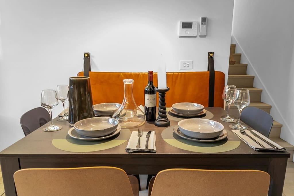Sol Docklands - Unique 3 Bedroom Loft, Infinity Pool, Gym, Free Parking And Free Trams Apartment *