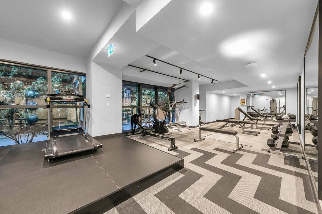 Sol Docklands - Unique 3 Bedroom Loft, Infinity Pool, Gym, Free Parking And Free Trams Apartment *