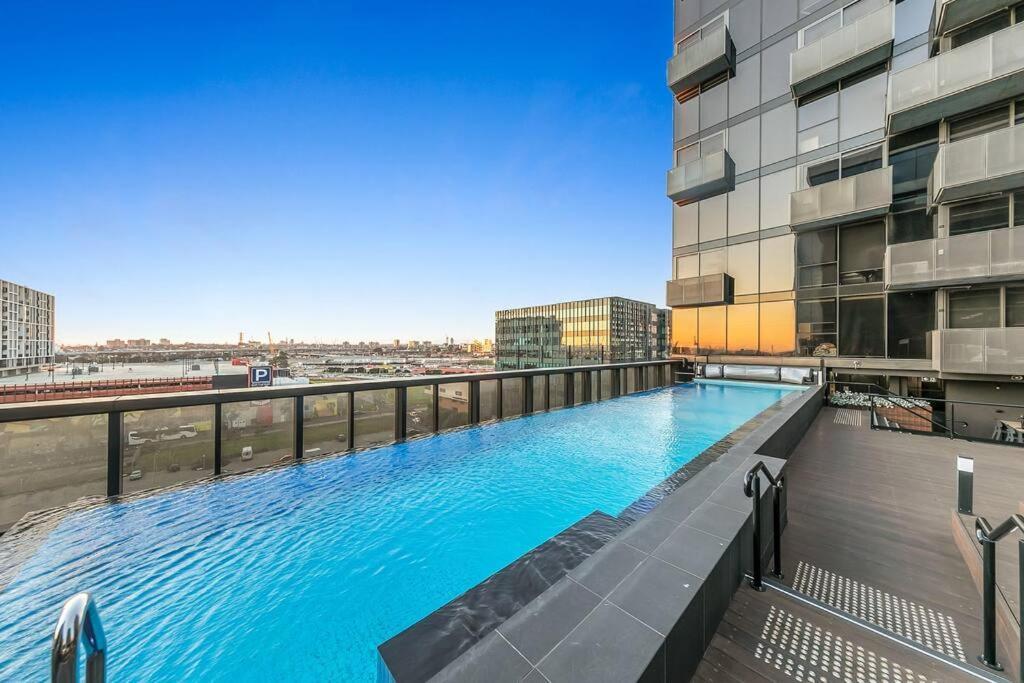 Apartment Sol Docklands - Unique 3 Bedroom Loft, Infinity Pool, Gym, Free Parking And Free Trams Melbourne