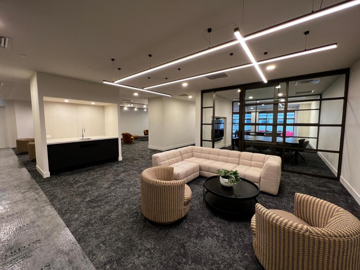 Luxury Indoor Pool, Jacuzzi, Sauna And Steam * Melbourne