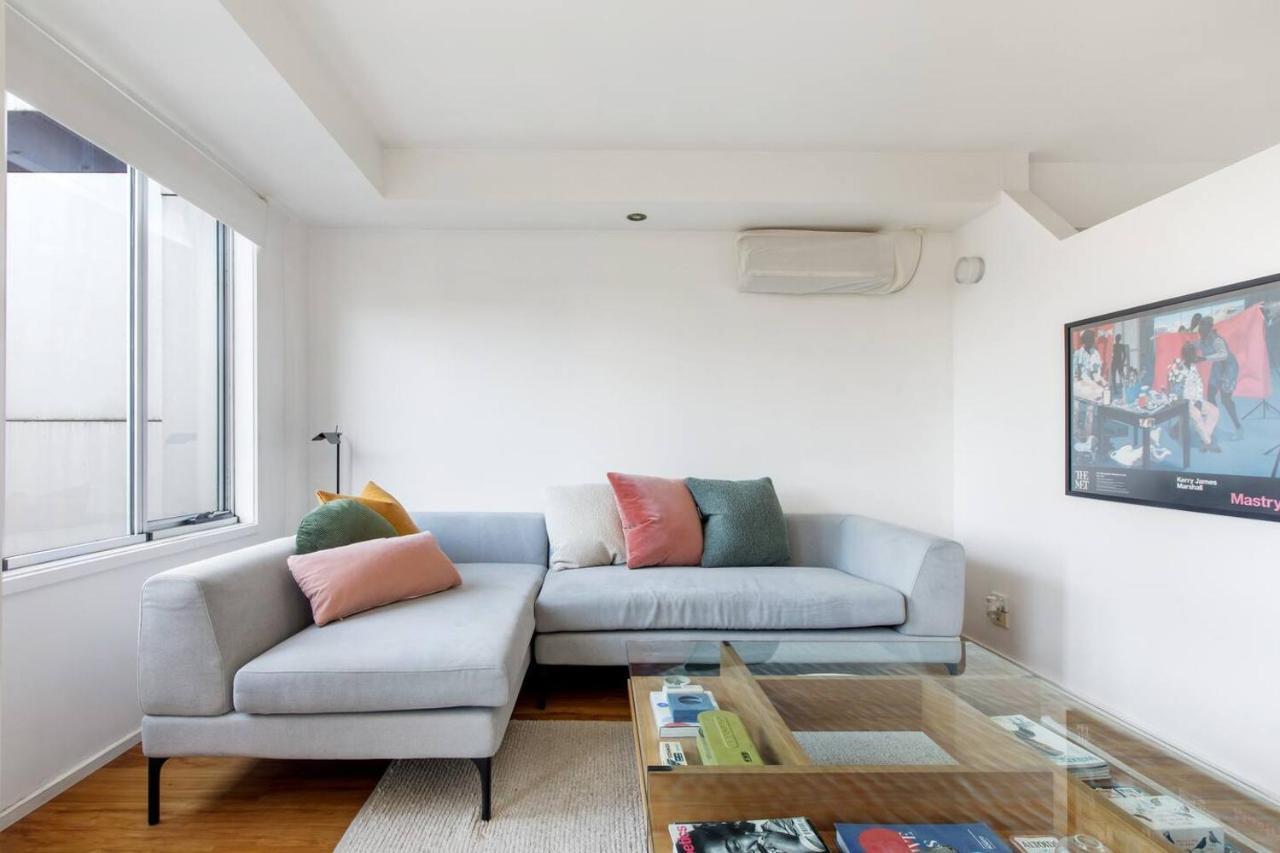'melbourne Chic On Russell' Cosy Living * Melbourne