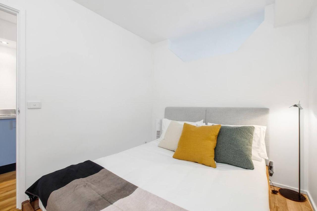 'melbourne Chic On Russell' Cosy Living * Melbourne