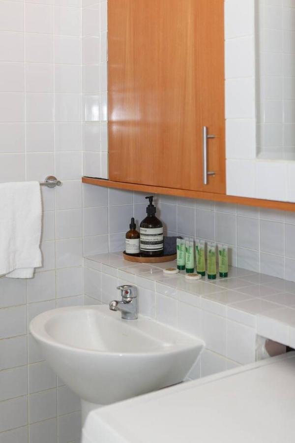 'melbourne Chic On Russell' Cosy Living Apartment