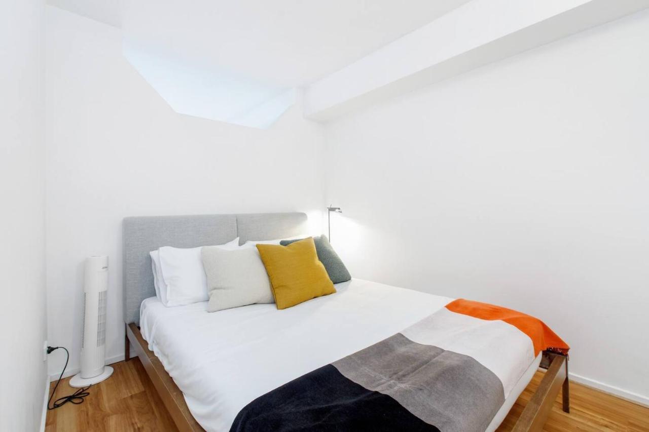 'melbourne Chic On Russell' Cosy Living