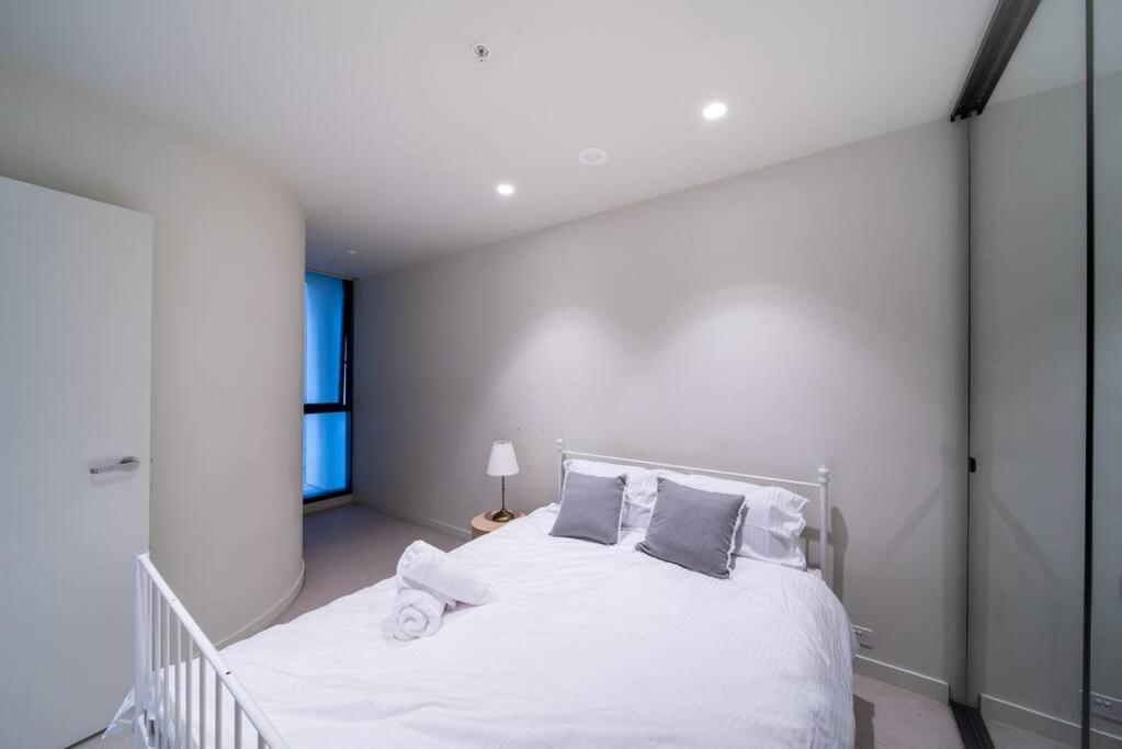Wonderful 2-bedroom Unit With Pool Apartment Melbourne