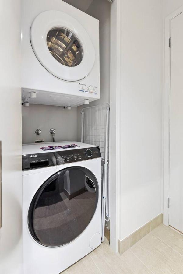 Cosy Revolve At Palladium - A Stylish Urban Oasis Apartment Melbourne