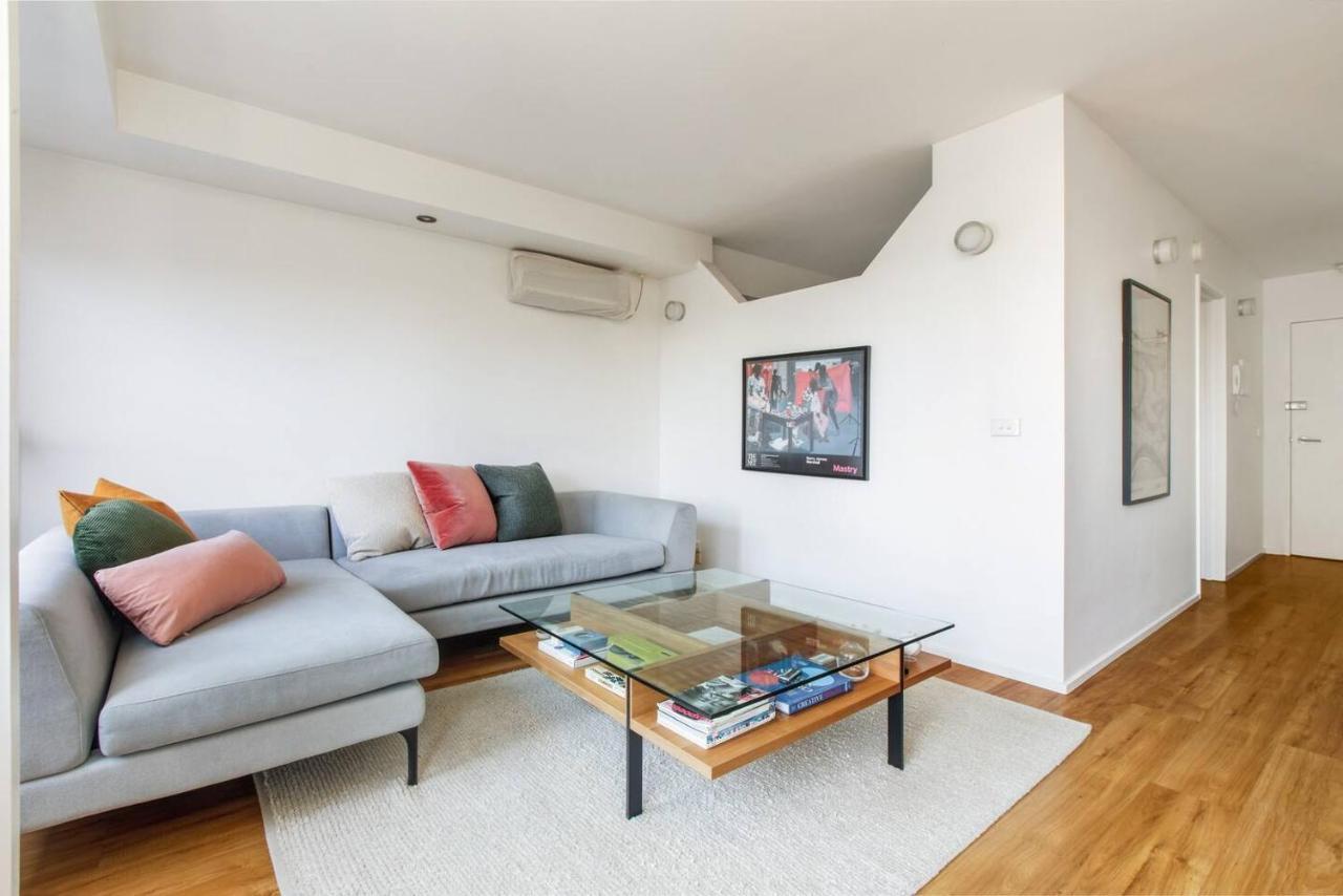 'melbourne Chic On Russell' Cosy Living