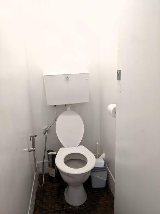 Holiday home *promo!* 2-min To Train Station! *