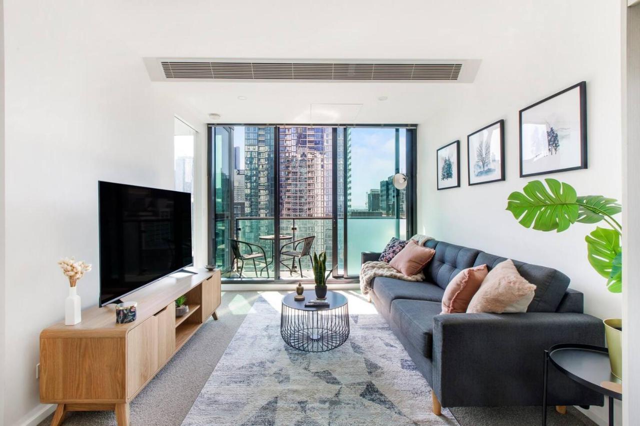 Apartment Skyline Vistas With Pool Near Southern Cross *