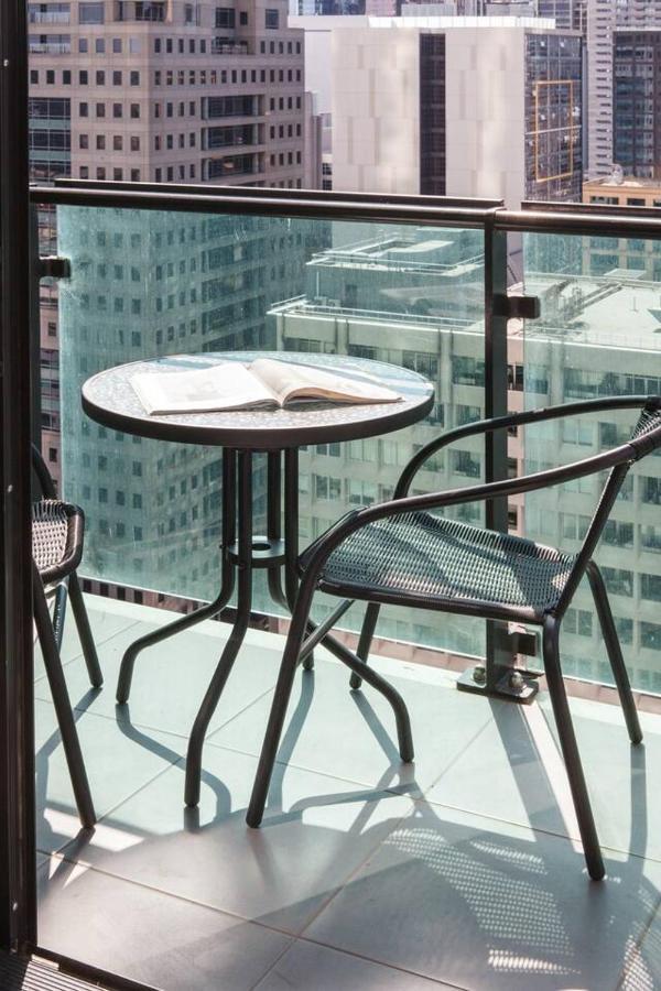 Skyline Vistas With Pool Near Southern Cross Melbourne
