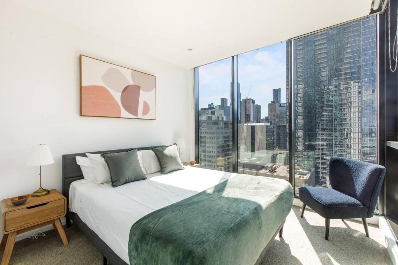 Skyline Vistas With Pool Near Southern Cross Apartment Melbourne