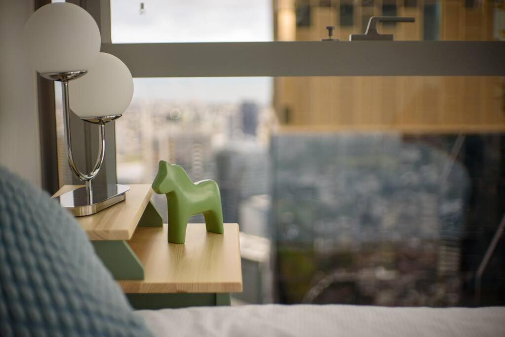 Exceptional Views 2bdr2bath Apt In Cbd *