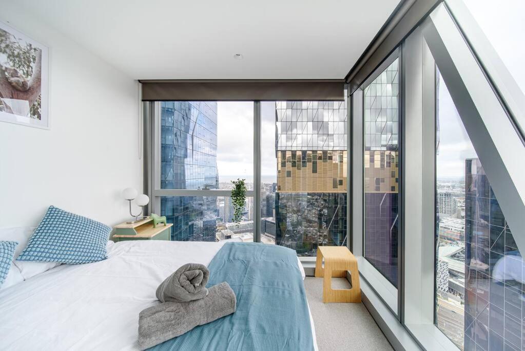 Exceptional Views 2bdr2bath Apt In Cbd Apartment *