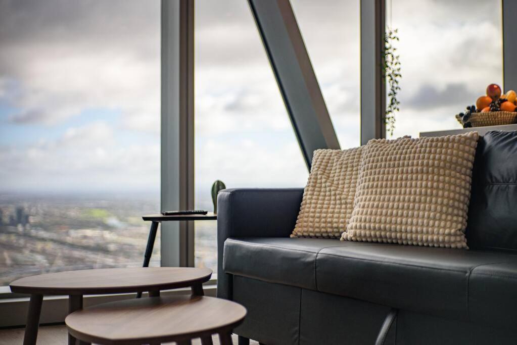 Exceptional Views 2bdr2bath Apt In Cbd Apartment Melbourne