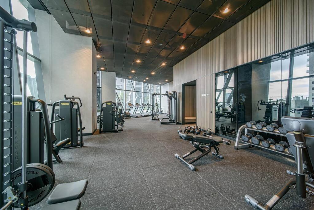 Exceptional Views 2bdr2bath Apt In Cbd Apartment Melbourne