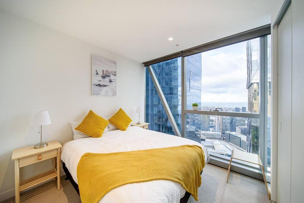 Exceptional Views 2bdr2bath Apt In Cbd *