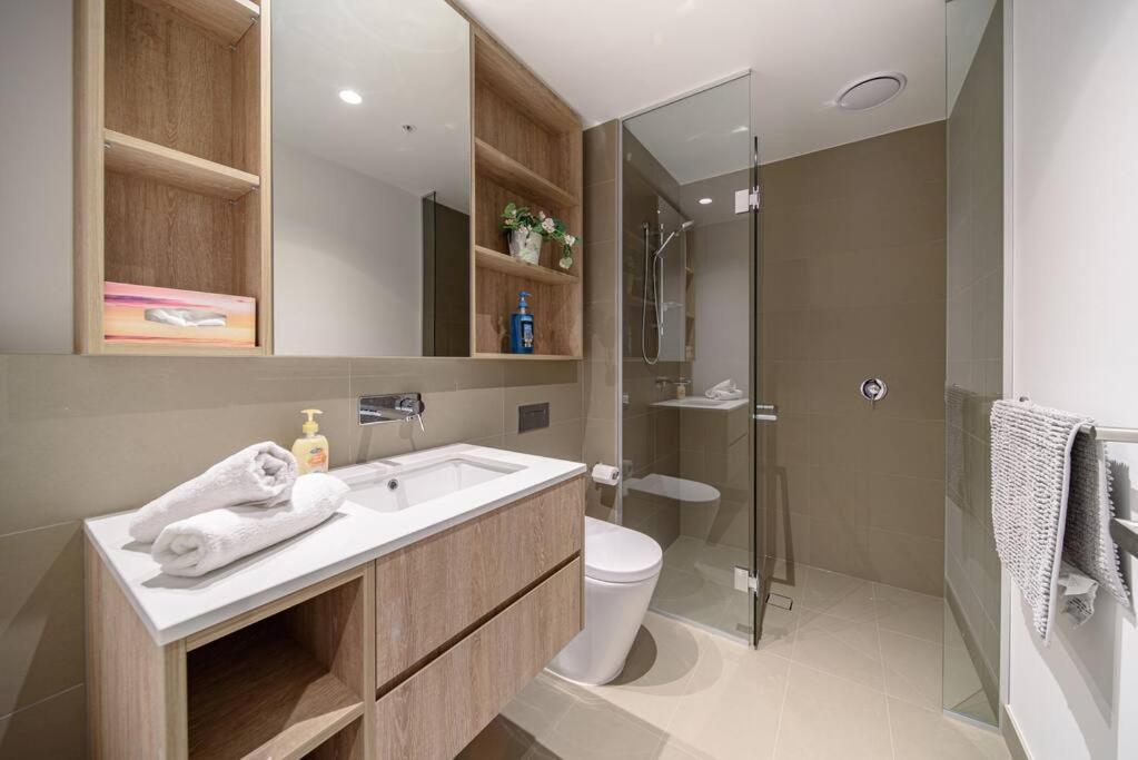 Exceptional Views 2bdr2bath Apt In Cbd Apartment *