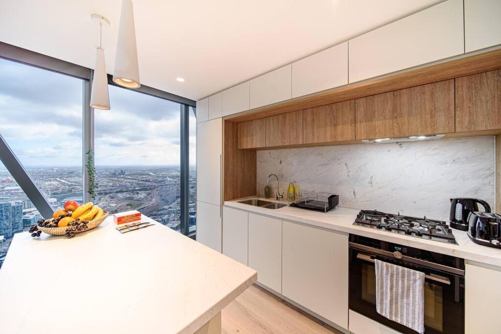 Exceptional Views 2bdr2bath Apt In Cbd