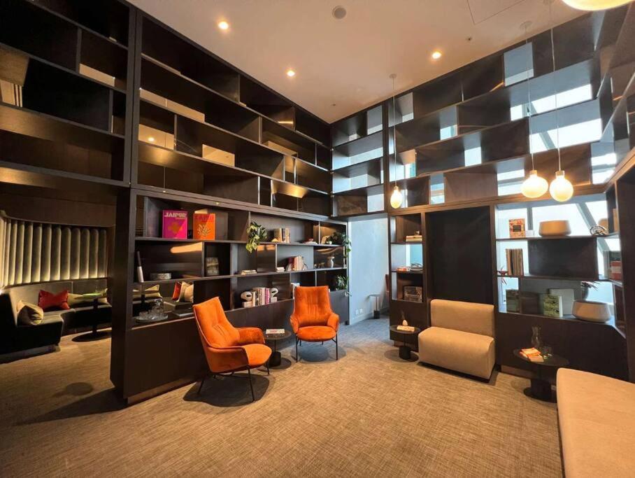 Exceptional Views 2bdr2bath Apt In Cbd Melbourne