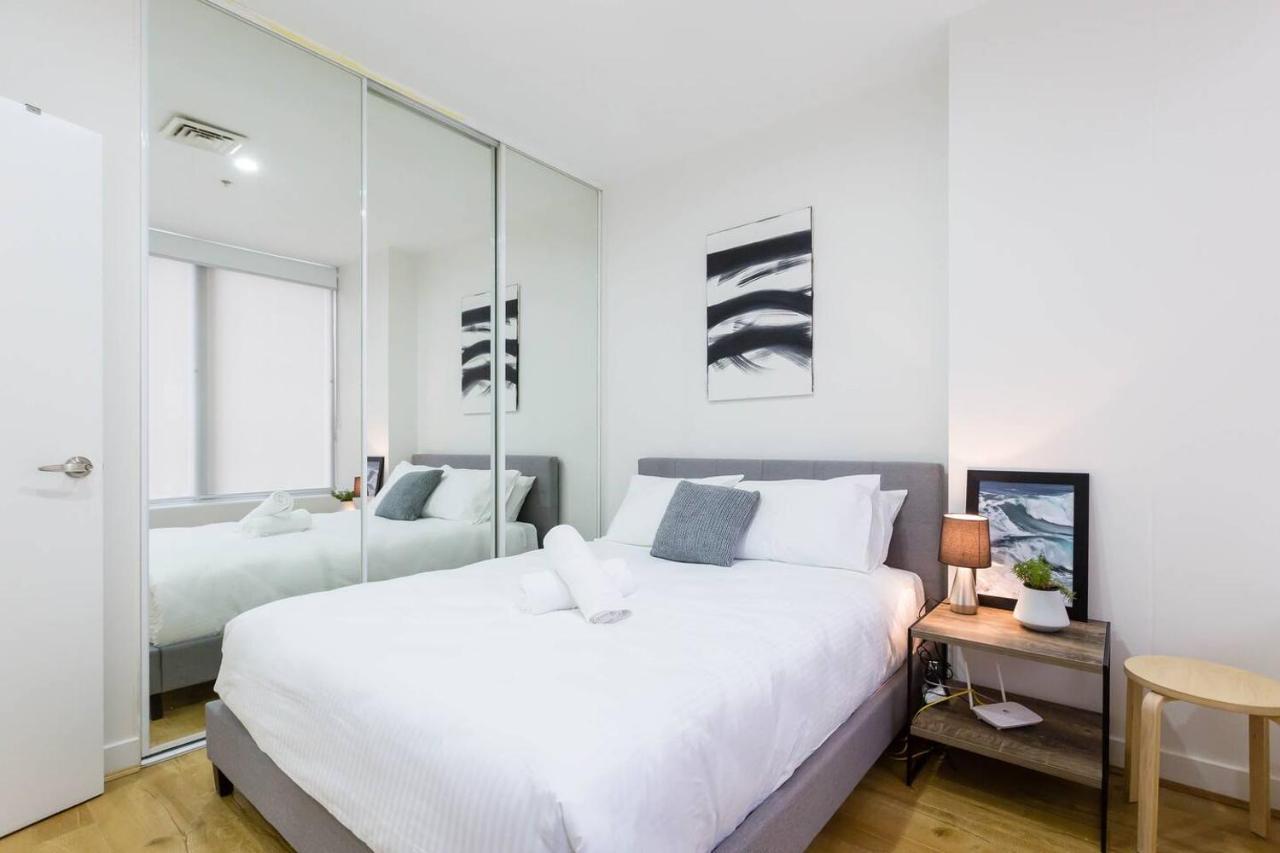 Apartment A Coveted Collins Street Pad With Parking *